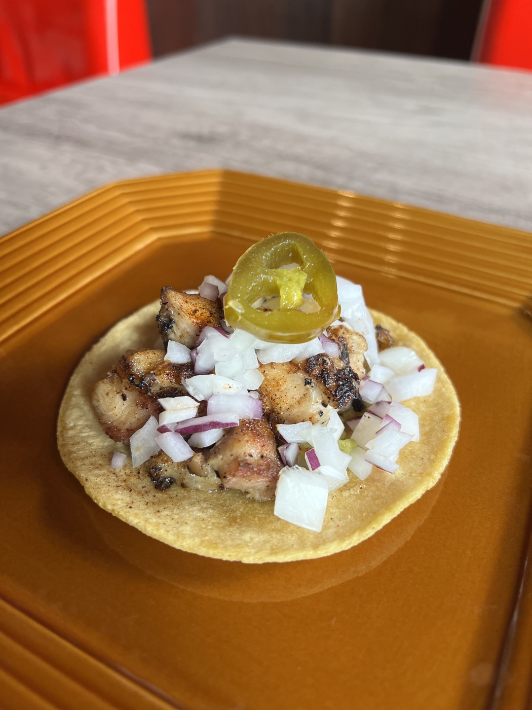 TACOSYALOWのチキンタコス